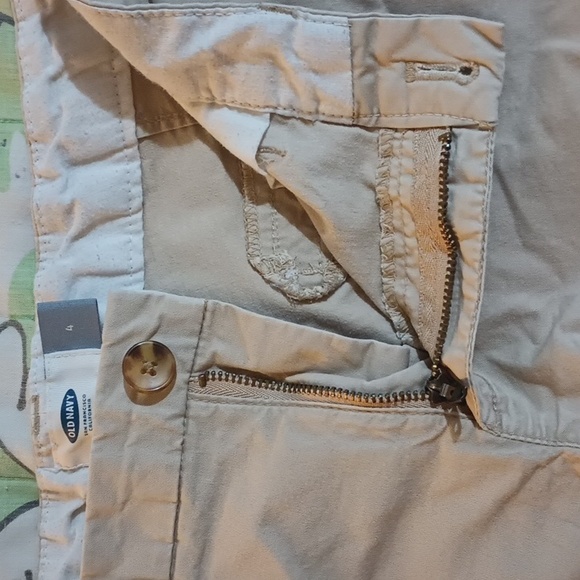 Old Navy Women's Khaki Short - Picture 8 of 12
